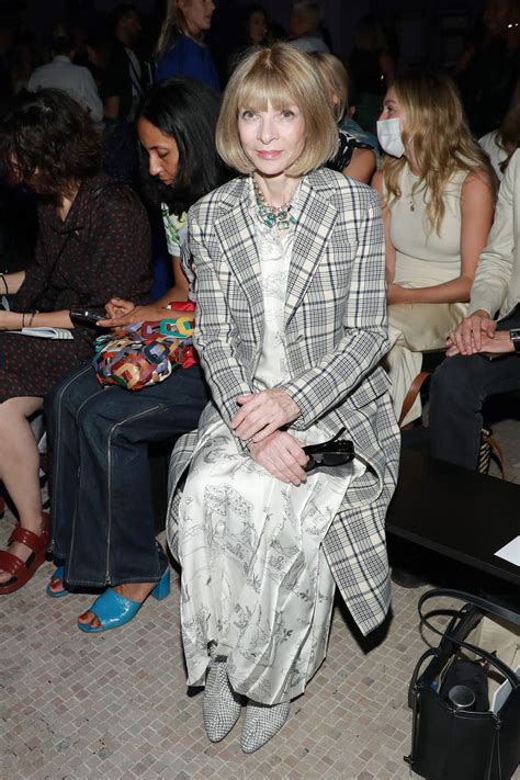 anna wintour chanel jacjet|Anna Wintour breaks her ‘never wear black’ rule in vintage .